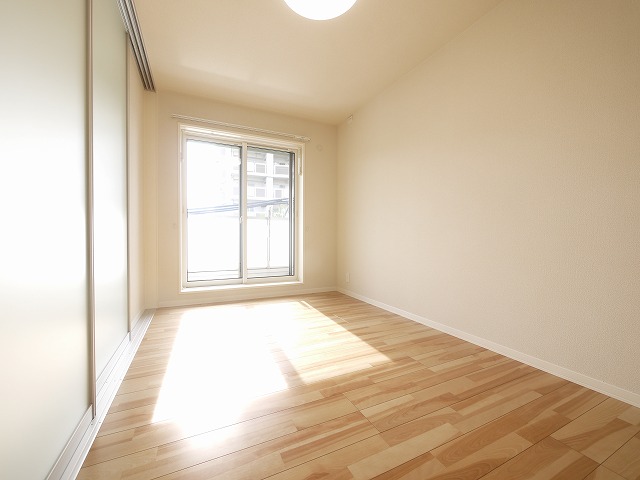 その他部屋・スペース　落ち着いて過ごせるお部屋なので、寝室にいかがでしょうか