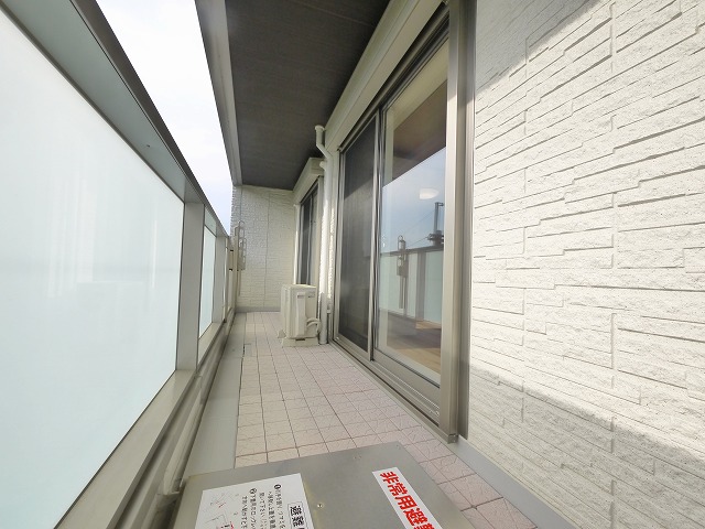 バルコニー　開放的で明るい空間を演出してくれるバルコニーです