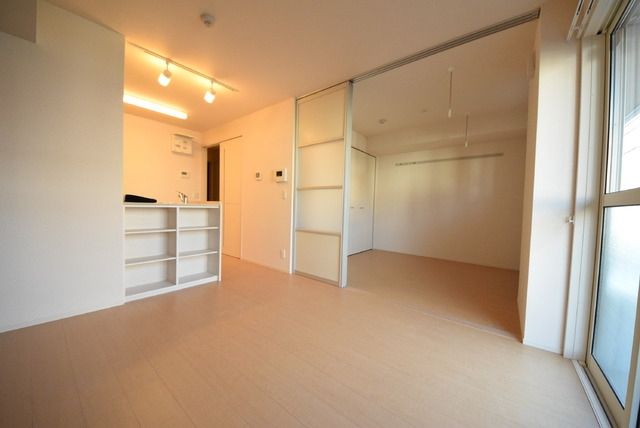 居室・リビング　２部屋つなげて１３．３帖の居室
