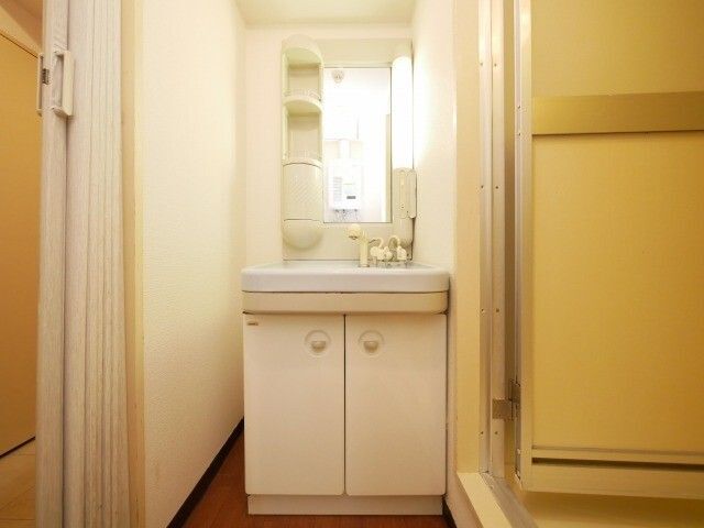 洗面設備　※写真は別号室です。