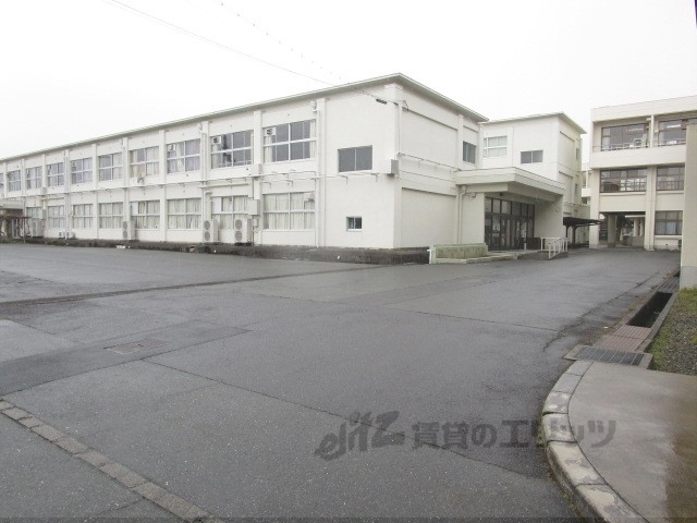 中学校　安曇川中学校（中学校）まで550m