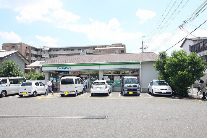 コンビニ　ファミリーマート京都御池通天神店（コンビニ）まで550m