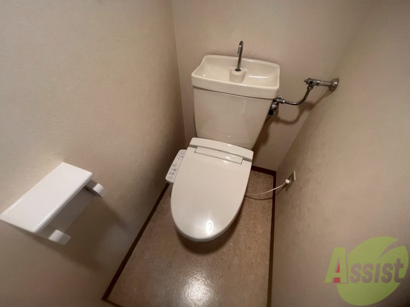 トイレ　ウォシュレット機能がついたトイレです。安心して使用できます。