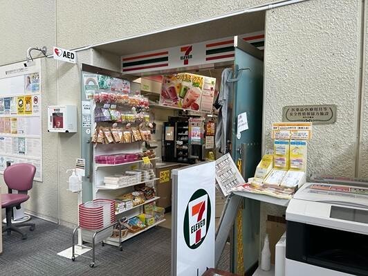 コンビニ　セブンイレブン 東京医科大学八王子医療センター店（コンビニ）まで434m