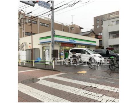 コンビニ　ファミリーマート 鵜の木多摩堤通り店（コンビニ）まで342m