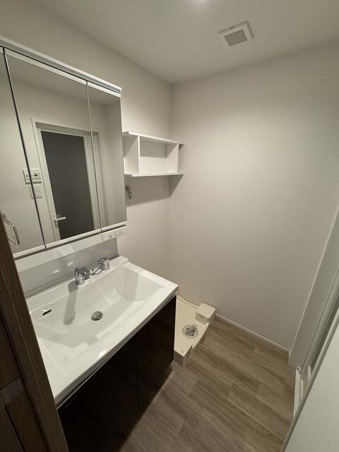 洗面設備　※同タイプ別部屋の写真です。