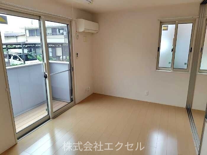 居室・リビング　同建物の別部屋の写真