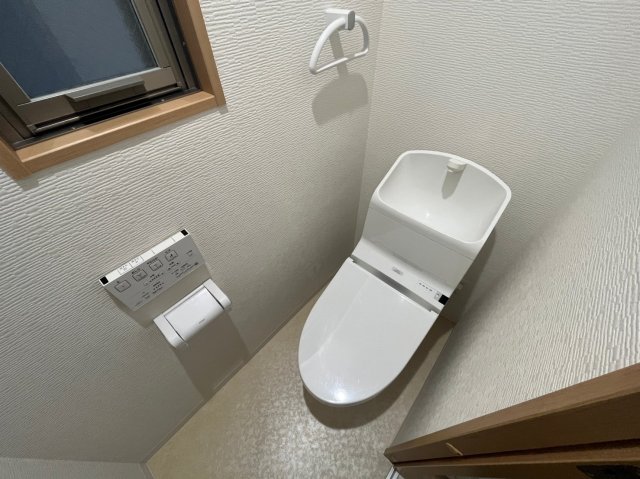 ロイヤル三ツ星4のトイレ写真