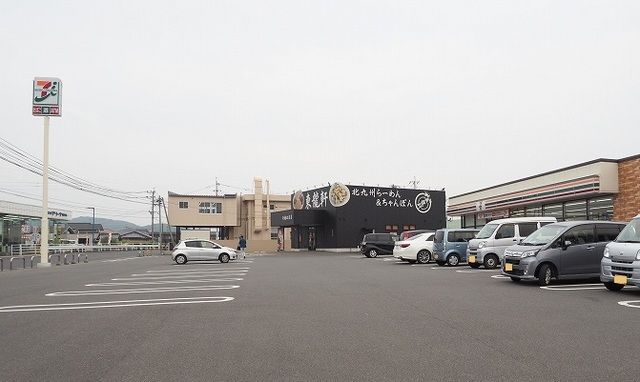コンビニ　セブンイレブン（コンビニ）まで700m