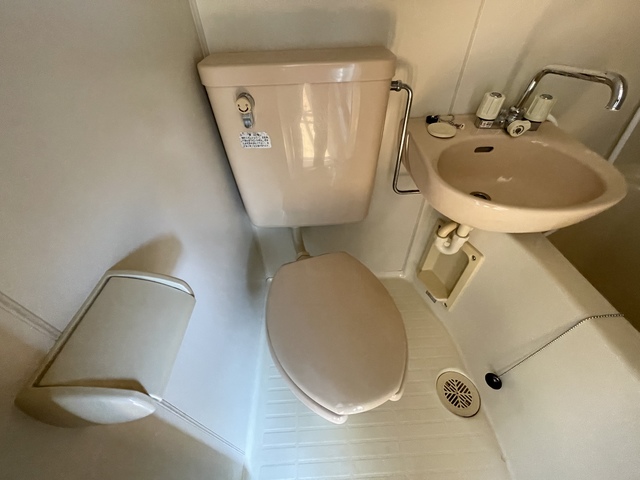 阪神本線 御影駅 徒歩3分 5階建 築30年のトイレ写真