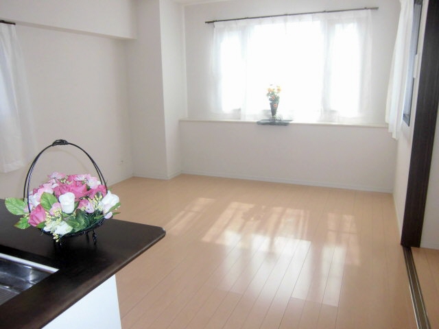 居室・リビング　明るいリビング