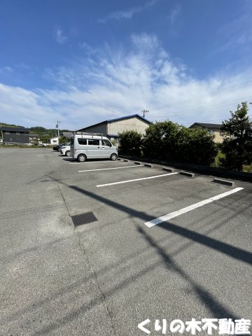 駐車場　車をお持ちの方に嬉しい駐車場付きの物件です