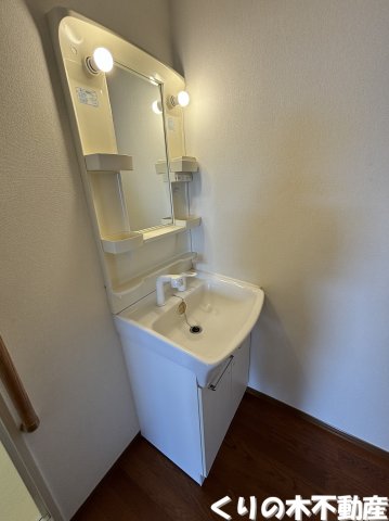 洗面設備　反転タイプのお部屋です（現況を優先します）