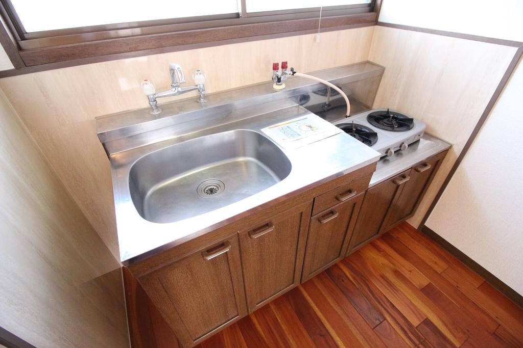 キッチン　キッチン・２口ガスコンロ付き（写真は別室）