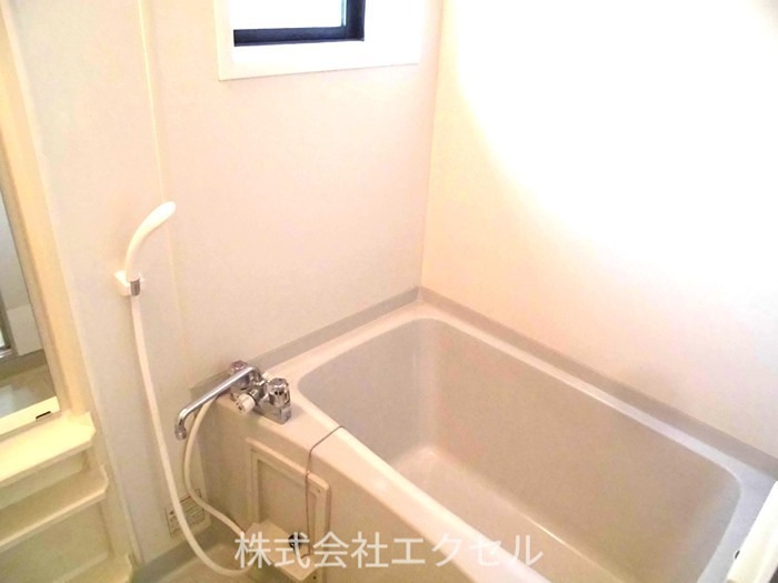 バス・シャワールーム　追い焚き付きです。
