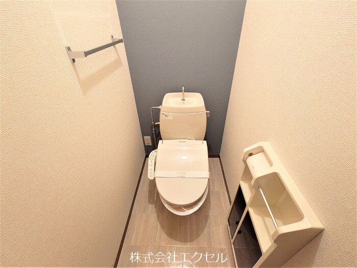 トイレ　温水洗浄便座です。