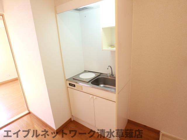 キッチン　コンパクトなキッチンで掃除もラクラク