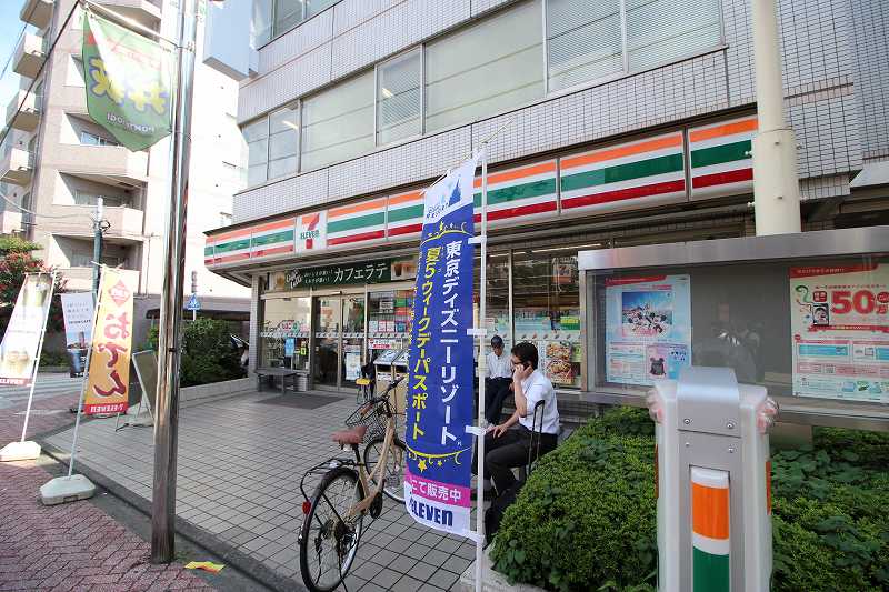 コンビニ　セブンイレブン（コンビニ）まで560m