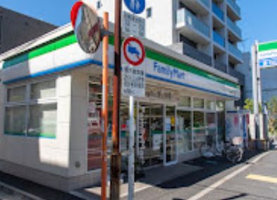 コンビニ　ファミリーマート中野本町五丁目店（コンビニ）まで299m