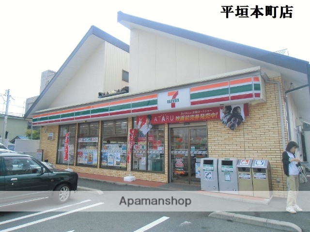 コンビニ　セブンイレブン（コンビニ）まで502m