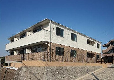 建物外観　地面より高く日当たりサンサン