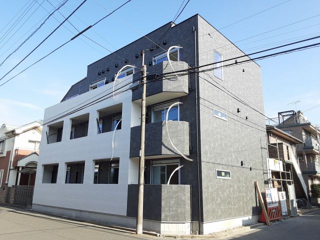 横浜市金沢区泥亀のアパートの建物外観