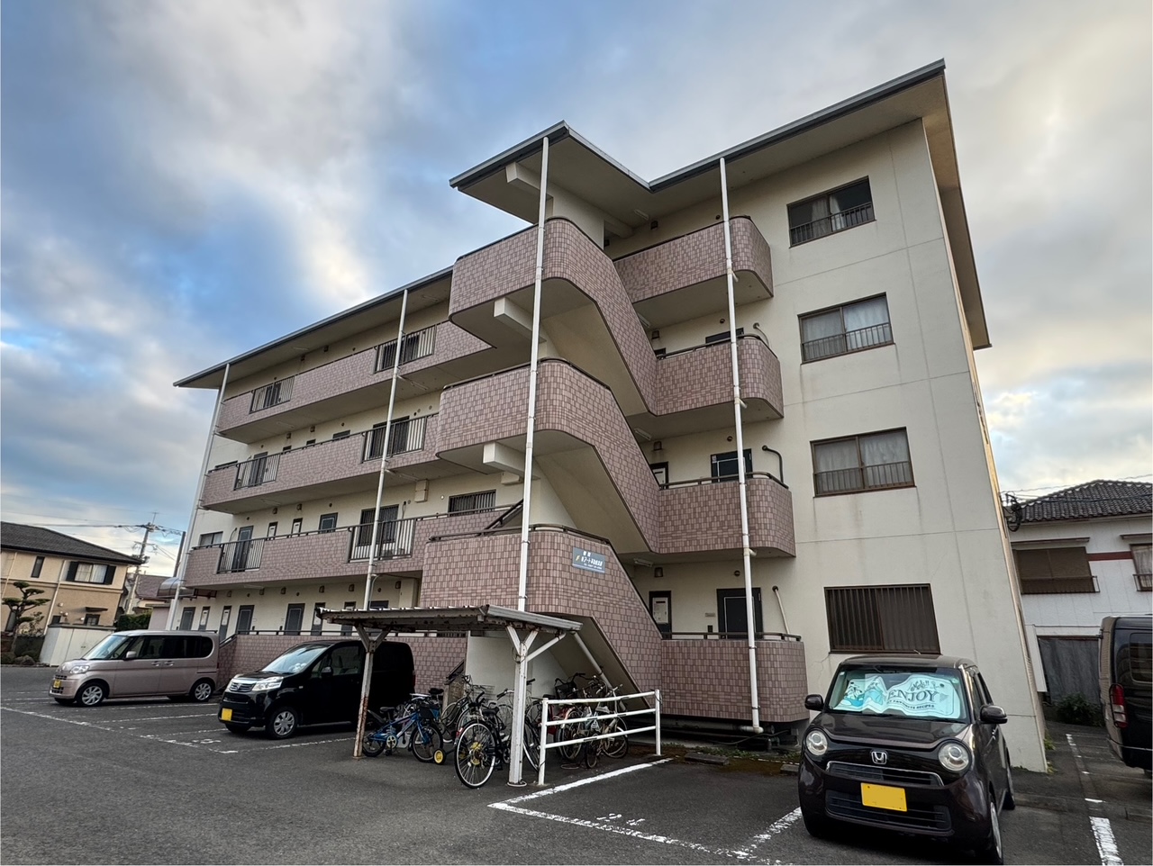 ピュア・ルミエール山本の建物外観