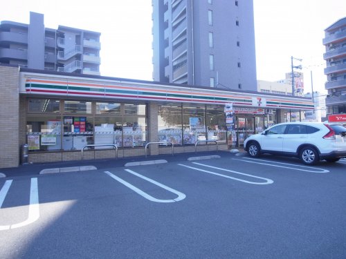 コンビニ　セブンイレブン 橿原神宮前駅東店（コンビニ）まで293m