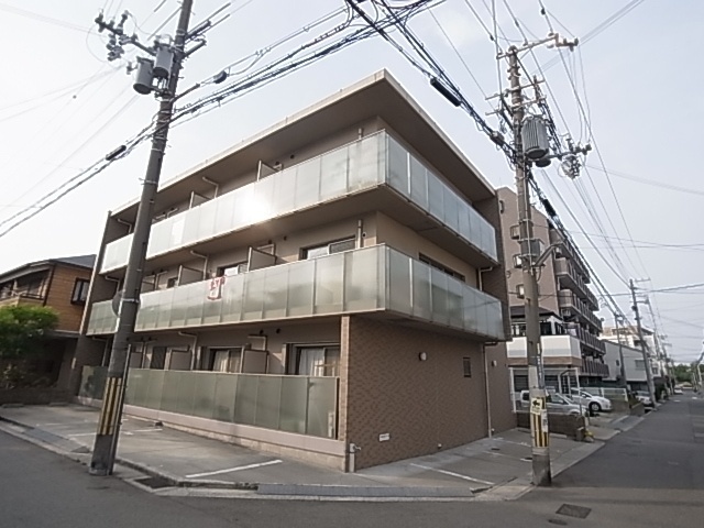 Ｐａｒｋ　Ｃｏｕｒｔ東須磨の建物外観