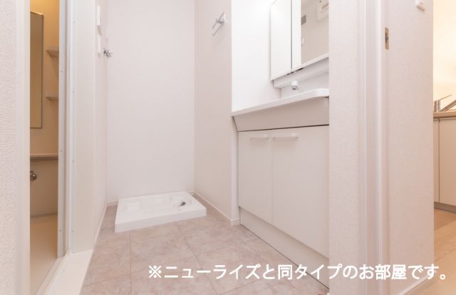 【上田市下之条のアパートの洗面設備】