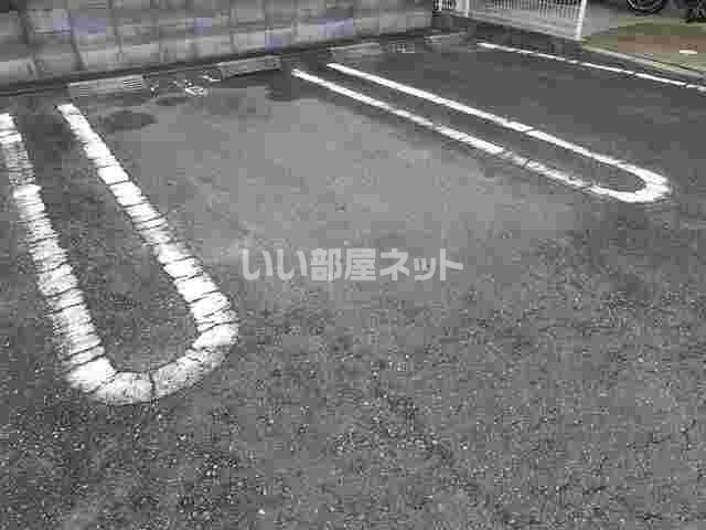 【加東市上中のアパートの駐車場】