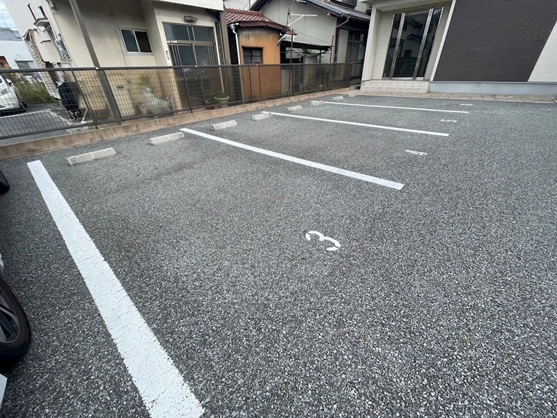 【姫路市庄田のアパートの駐車場】