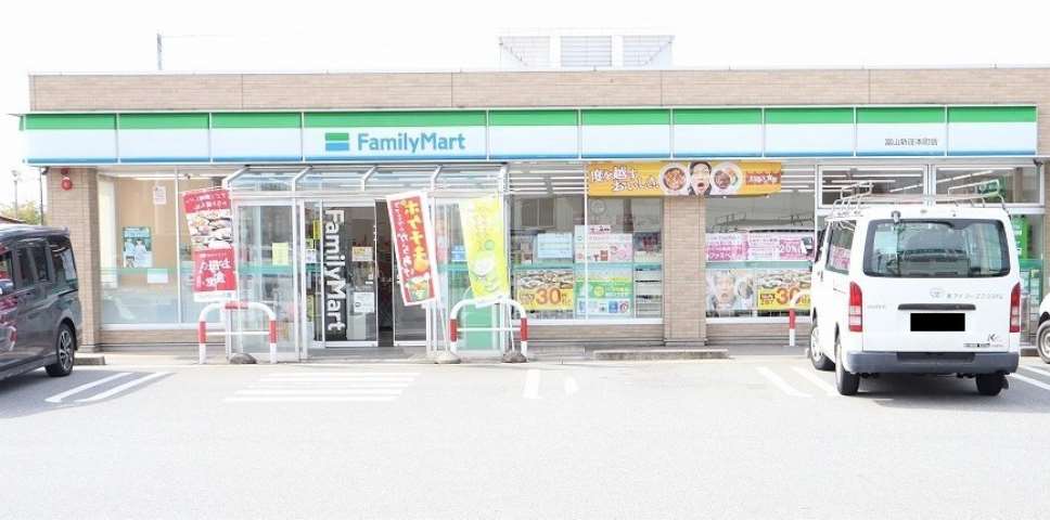 コンビニ　ファミリーマート（コンビニ）まで1827m
