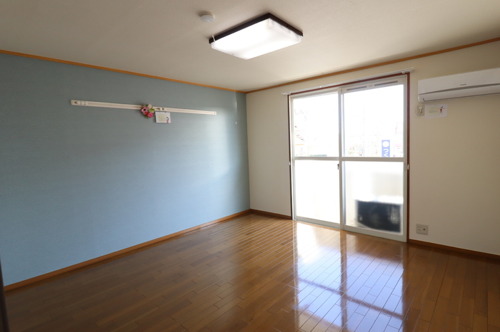 居室・リビング　洋室（デザインクロス仕様、照明付き）