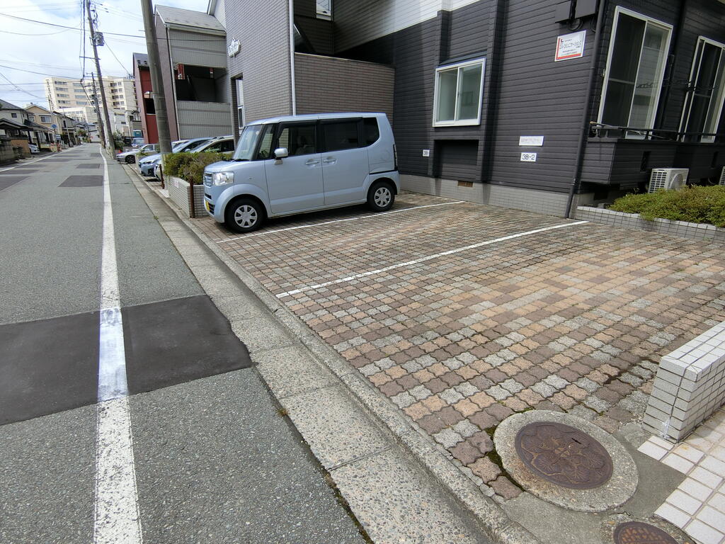 【グレースメモリー秋田3Bの駐車場】