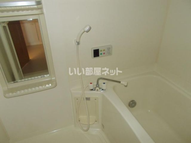 【水戸市吉沼町のアパートのバス・シャワールーム】