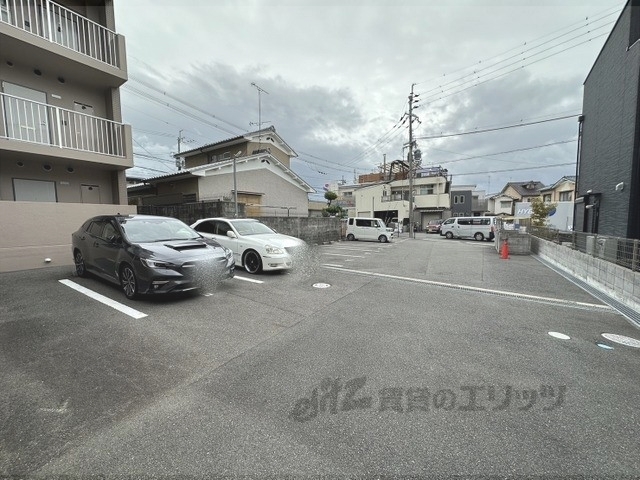 【宇治市伊勢田町のマンションの駐車場】