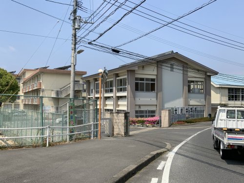 【グロワール玖島IIの中学校】