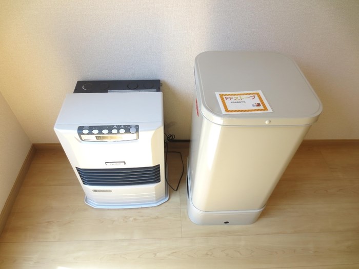 その他設備　灯油FFストーブ＠LDK