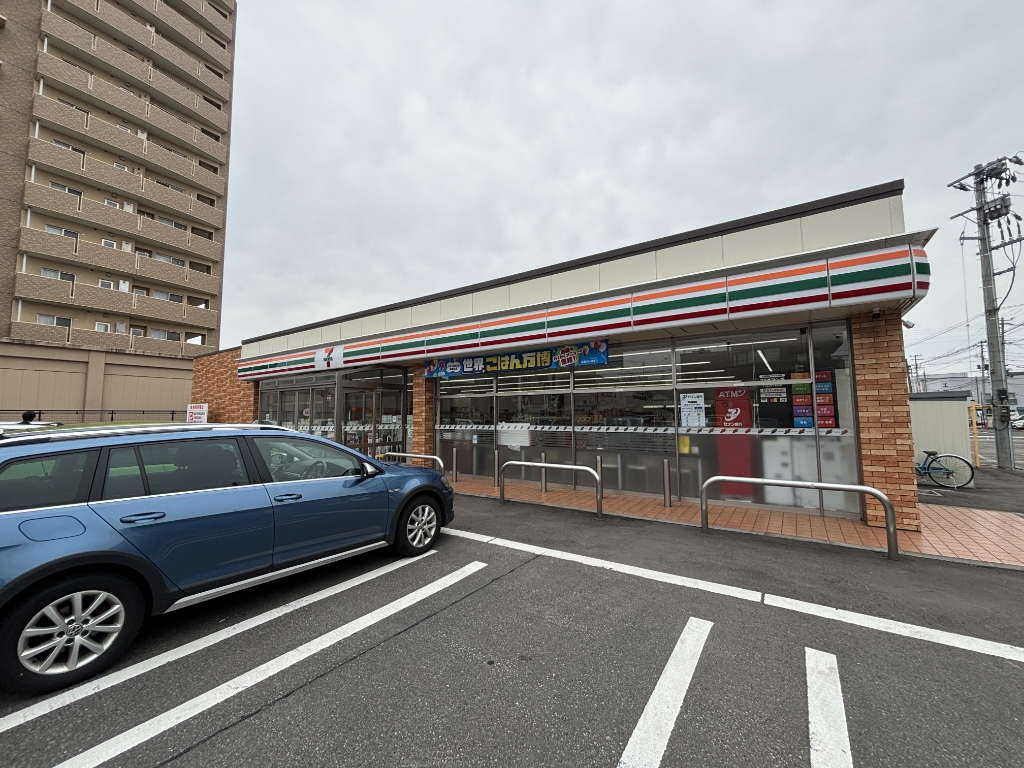 コンビニ　セブンイレブン 青森長島4丁目店（コンビニ）まで402m
