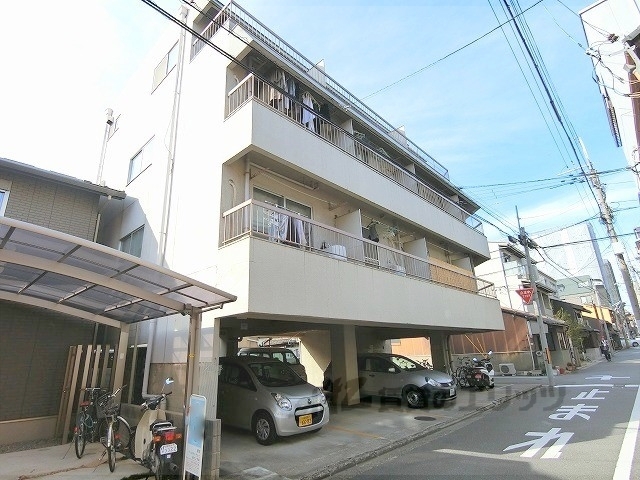 室町マンションの建物外観