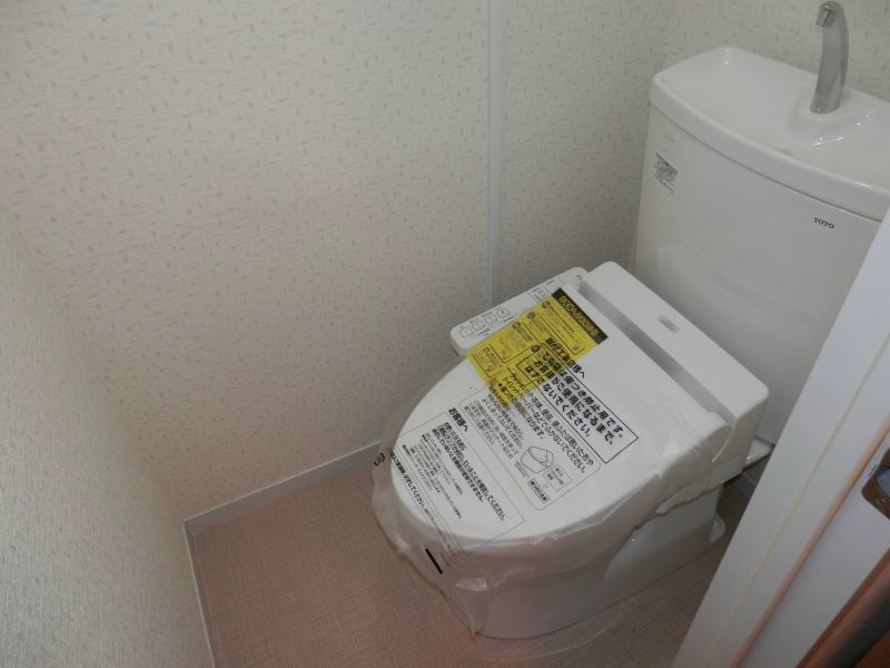 トイレ　あると嬉しいウォシュレット機能付きのトイレです。