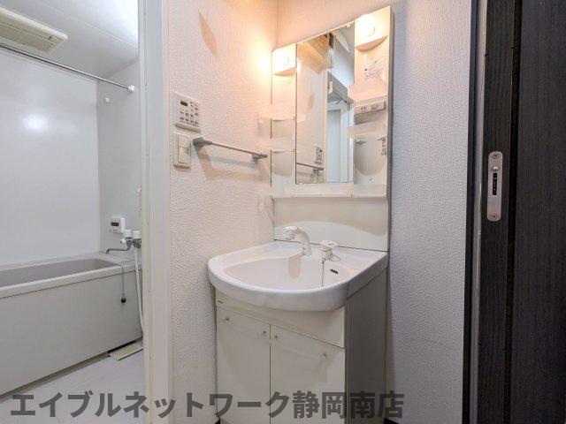 洗面設備　広い洗面スペース