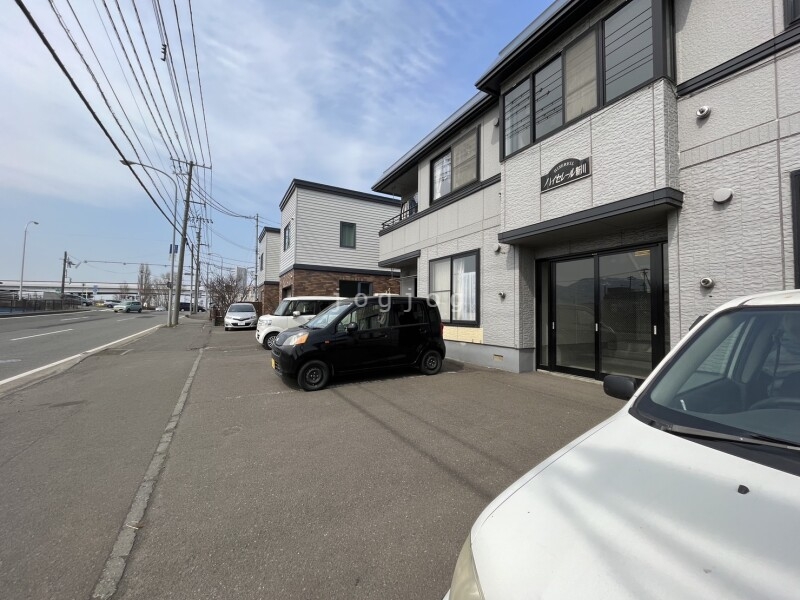 【札幌市北区新川一条のアパートの駐車場】