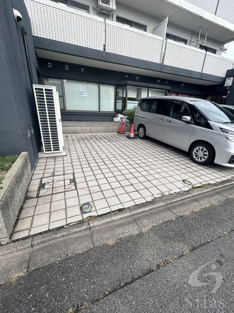 【京都市中京区壬生淵田町のマンションの駐車場】