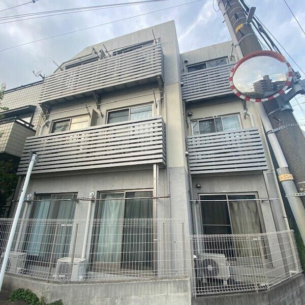 【横浜市旭区善部町のマンションの建物外観】