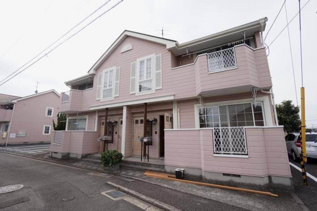 松山市西垣生町のアパートの建物外観