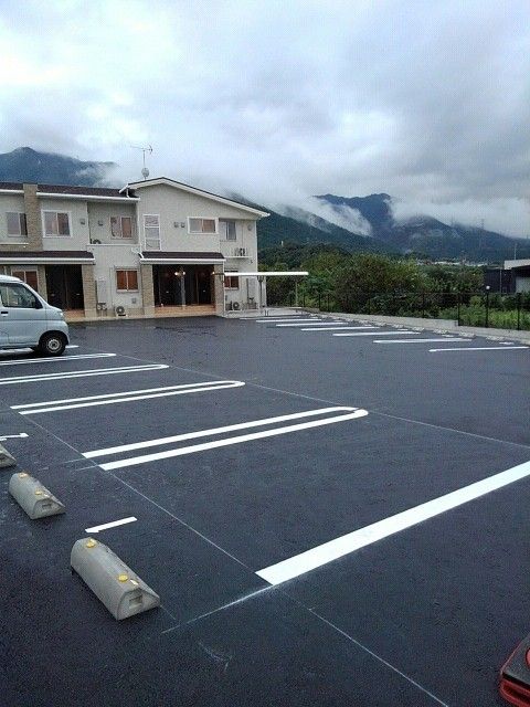 【四国中央市土居町入野のアパートの駐車場】