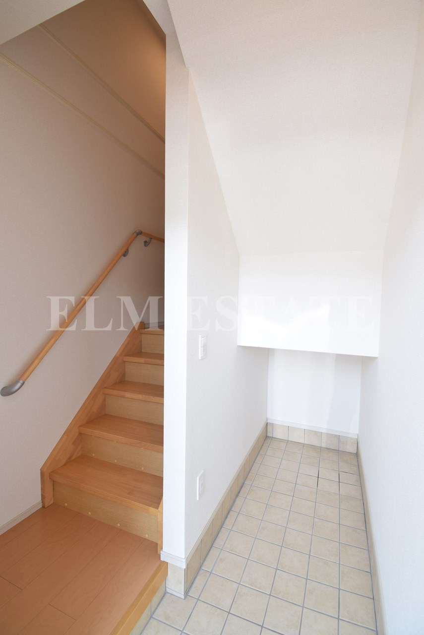 玄関　同一物件別部屋の写真になります。