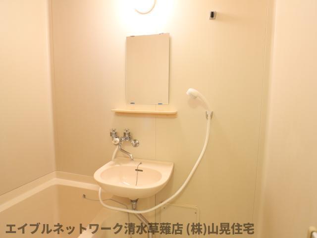 洗面設備　ゆったりとスペースのある洗面所